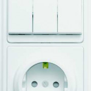 БЭЛЛА Блок БКВР-036 Выключатель трехклавишный + евророзетка со шторками белый (5847)