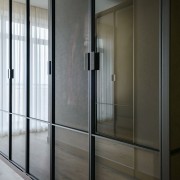 Дверь комплектного шкафа прозрачная 550мм 4 ряда (08094)